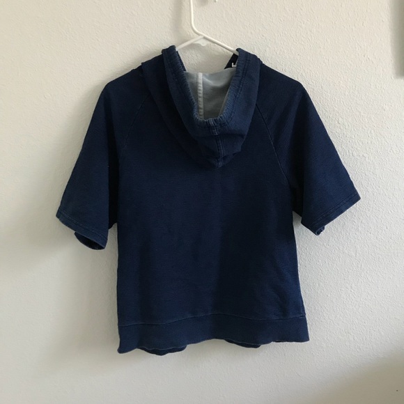 Hoodie Short Sleeve - Picture 2 of 3